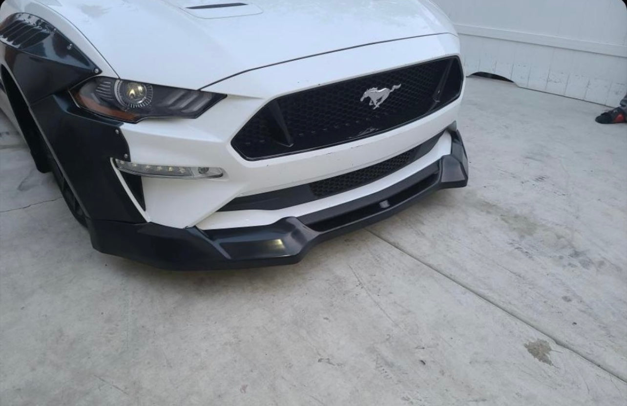 2018 Ford Mustang lip